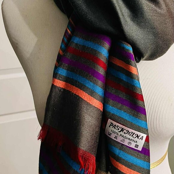 100% Pashmina Scarf – Modern Striped Design (India) - Picture 5 of 8